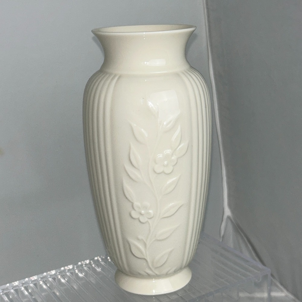 Lenox Masterpiece Collection Ivory Porcelain Floral 9" x 3" Vase USA Blue Stamp